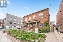 UPPER - 151 DOVERCOURT ROAD Toronto, ON M6J 3C5