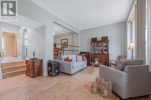 97 POPLAR CRESCENT  Aurora, ON L4G 3M4
