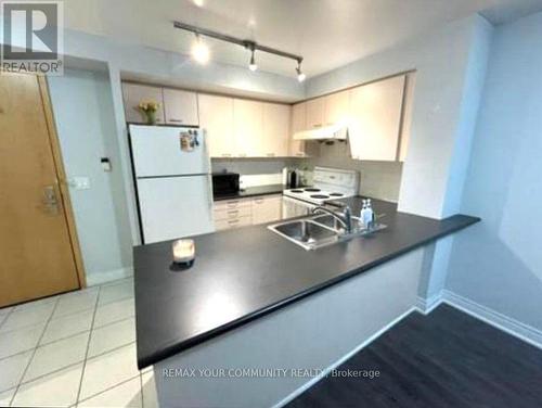 522 - 48 Suncrest Boulevard, Markham, ON - Indoor Photo Showing Kitchen With Double Sink