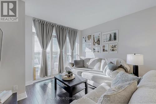 962 - 23 Cox Boulevard, Markham, ON - Indoor Photo Showing Living Room