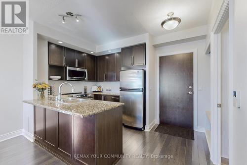 962 - 23 Cox Boulevard, Markham, ON - Indoor Photo Showing Kitchen With Double Sink