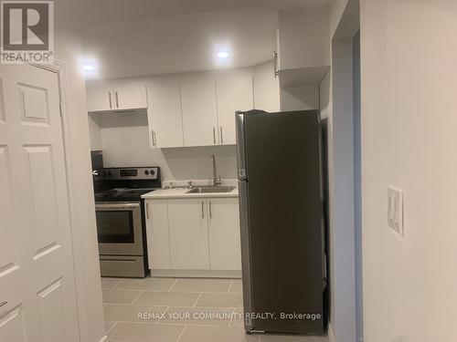 BASEMENT - 371 SELBY CRESCENT , Newmarket, Ontario L3Y 6E2 2