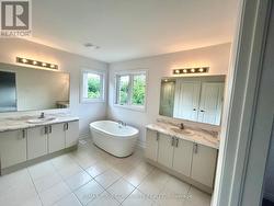 Master Ensuite - Double Vanity, Tub - 