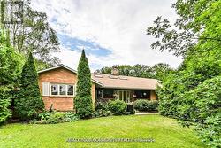 247 HARRIS AVENUE Richmond Hill, ON L4E 3M3