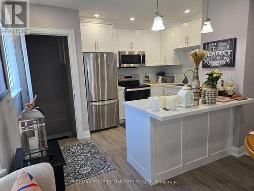 19 Ormonde Avenue, St. Catharines, ON - Indoor Photo Showing Kitchen With Upgraded Kitchen