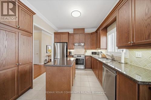 51 Tonner Crescent, Aurora, ON - Indoor Photo Showing Kitchen