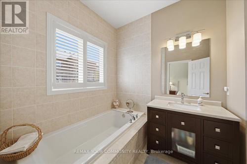 51 Tonner Crescent, Aurora, ON - Indoor Photo Showing Bathroom