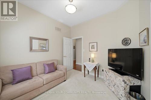 51 Tonner Crescent, Aurora, ON - Indoor Photo Showing Living Room