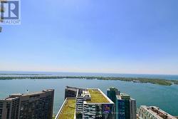 5207 - 100 HARBOUR STREET Toronto, ON M5J 0B5