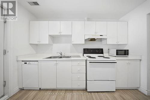 1500 Paddington Court, Burlington, ON - Indoor Photo Showing Kitchen With Double Sink
