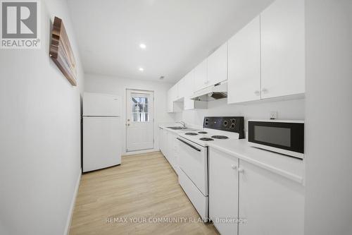 1500 Paddington Court, Burlington, ON - Indoor Photo Showing Kitchen