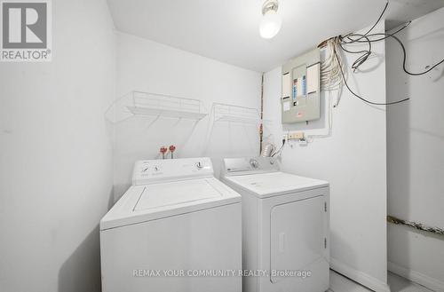 1500 Paddington Court, Burlington, ON - Indoor Photo Showing Laundry Room