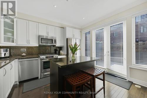 16 Agar Lane, Vaughan, ON - Indoor Photo Showing Kitchen