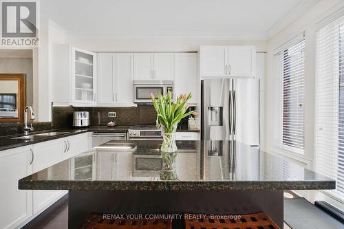 16 Agar Lane, Vaughan, ON - Indoor Photo Showing Kitchen
