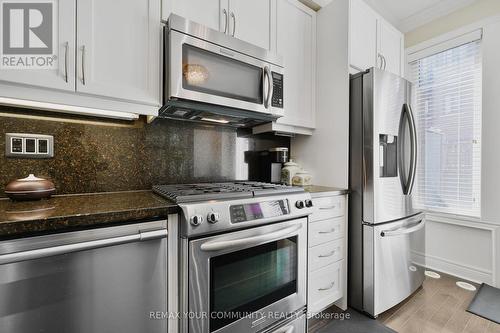 16 Agar Lane, Vaughan, ON - Indoor Photo Showing Kitchen