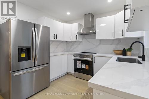 184 Stirton Street, Hamilton, ON - Indoor Photo Showing Kitchen With Upgraded Kitchen