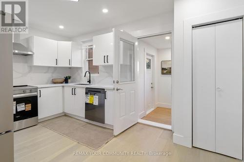 184 Stirton Street, Hamilton, ON - Indoor Photo Showing Kitchen
