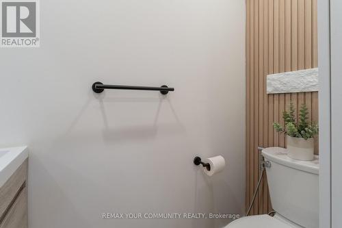 184 Stirton Street, Hamilton, ON - Indoor Photo Showing Bathroom