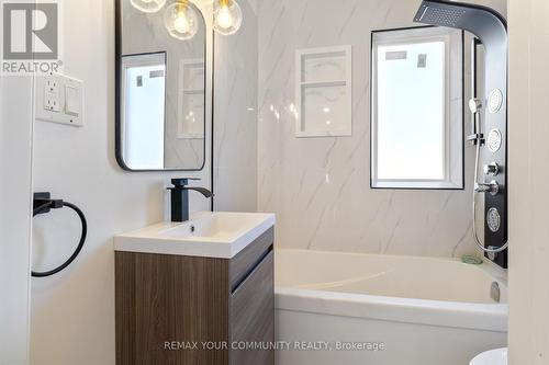 184 Stirton Street, Hamilton, ON - Indoor Photo Showing Bathroom