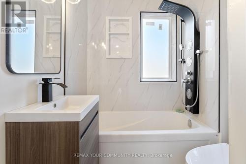 184 Stirton Street, Hamilton, ON - Indoor Photo Showing Bathroom