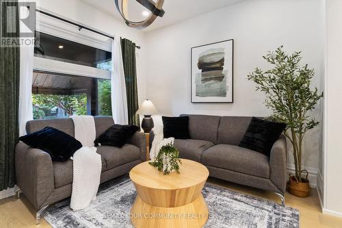 184 Stirton Street, Hamilton, ON - Indoor Photo Showing Living Room