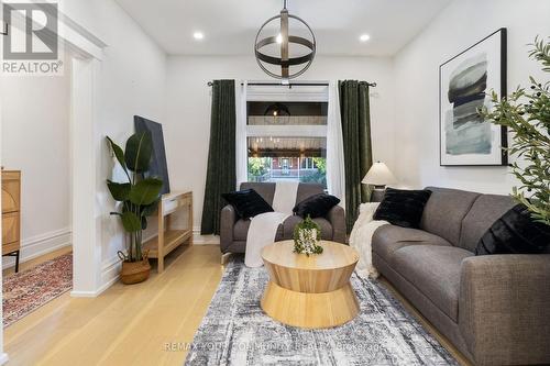 184 Stirton Street, Hamilton, ON - Indoor Photo Showing Living Room