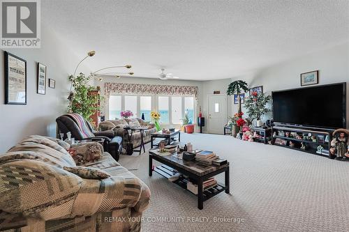 1834 Tiny Beaches Road S, Tiny, ON - Indoor Photo Showing Other Room