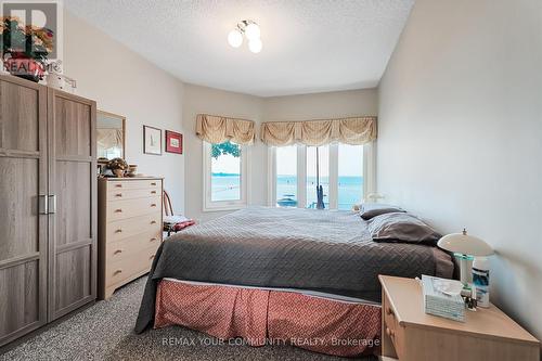 1834 Tiny Beaches Road S, Tiny, ON - Indoor Photo Showing Bedroom