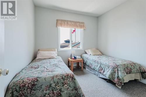 1834 Tiny Beaches Road S, Tiny, ON - Indoor Photo Showing Bedroom