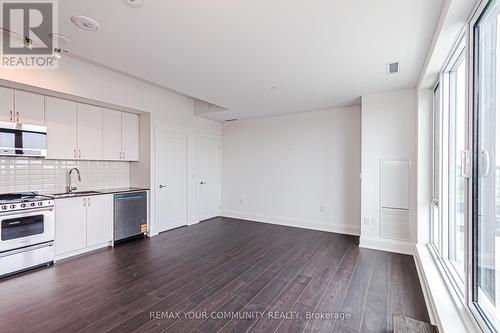 905 - 700 SHEPPARD AVENUE W , Toronto, Ontario M3H 0G5 4