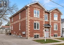 443 TIMOTHY STREET Newmarket, ON L3Y 1P7