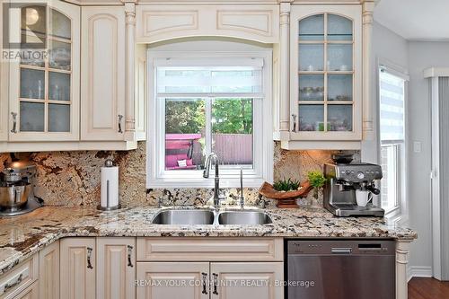48 Haskell Crescent, Aurora, ON - Indoor Photo Showing Kitchen With Double Sink With Upgraded Kitchen