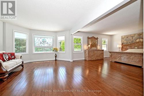 48 Haskell Crescent, Aurora, ON - Indoor Photo Showing Living Room