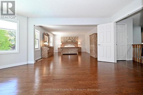 48 Haskell Crescent, Aurora, ON - Indoor Photo Showing Living Room