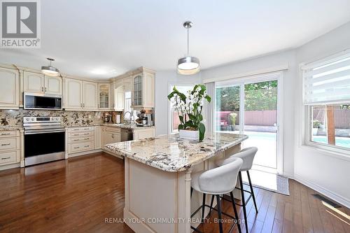 48 Haskell Crescent, Aurora, ON - Indoor Photo Showing Kitchen With Upgraded Kitchen