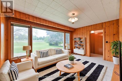 6162 Highway 9, King, ON - Indoor Photo Showing Living Room