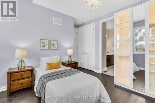 8 King Boulevard, King, ON - Indoor Photo Showing Bedroom