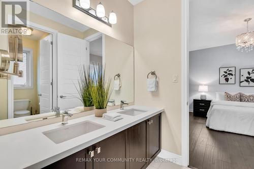 8 King Boulevard, King, ON - Indoor Photo Showing Bathroom