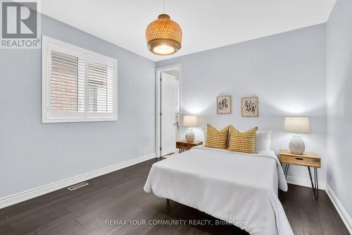 8 King Boulevard, King, ON - Indoor Photo Showing Bedroom