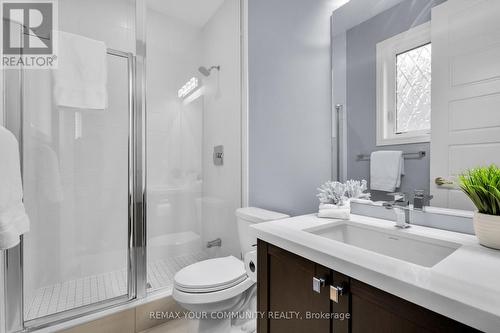 8 King Boulevard, King, ON - Indoor Photo Showing Bathroom