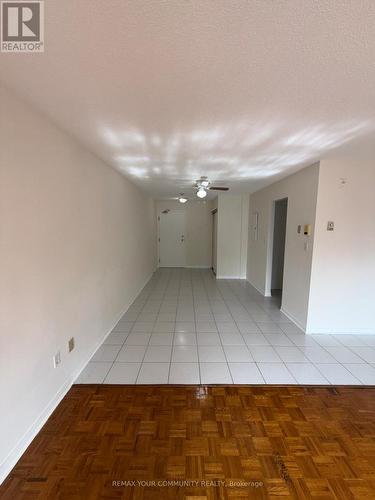 203 - 72 LAKE AVENUE , Richmond Hill, Ontario L4E 2V4 4