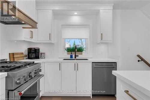 1379 Caroline Street, Burlington, ON - Indoor Photo Showing Kitchen