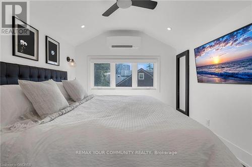 1379 Caroline Street, Burlington, ON - Indoor Photo Showing Bedroom