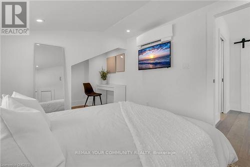 1379 Caroline Street, Burlington, ON - Indoor Photo Showing Bedroom