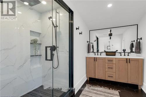 1379 Caroline Street, Burlington, ON - Indoor Photo Showing Bathroom