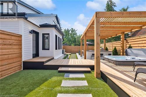 1379 Caroline Street, Burlington, ON - Outdoor