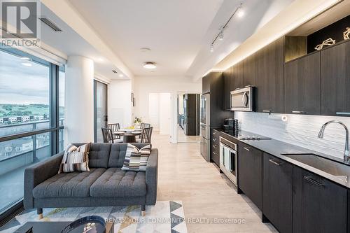 1002 - 120 Eagle Rock Way, Vaughan, ON - Indoor Photo Showing Kitchen With Upgraded Kitchen