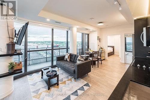 1002 - 120 Eagle Rock Way, Vaughan, ON - Indoor Photo Showing Living Room