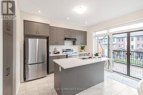 38 Utter Place, Hamilton, ON - Indoor Photo Showing Kitchen With Double Sink