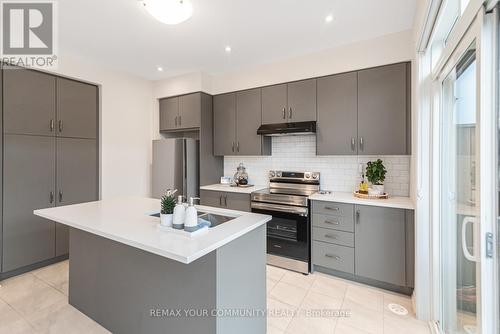38 Utter Place, Hamilton, ON - Indoor Photo Showing Kitchen With Upgraded Kitchen